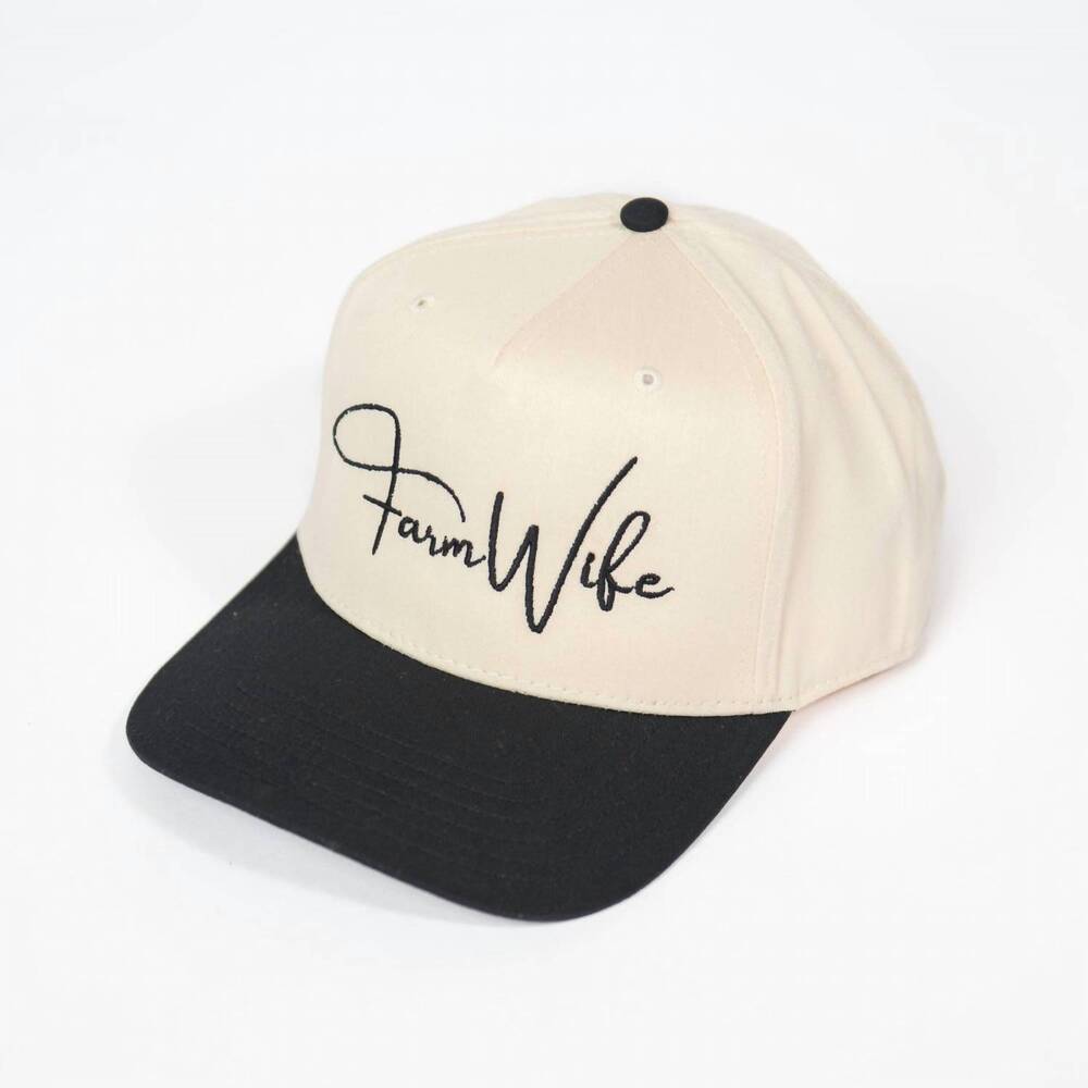 NEW AMERICAN FARM COMPANY farm wife trucker hat in cream/black